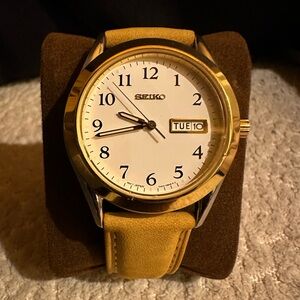 Vintage Seiko 36mm Watch, Cream Dial, With New Battery and New Leather Strap